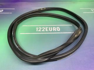 Запчасть уплотнительная резинка двери задняя левая Nissan Cefiro 2002