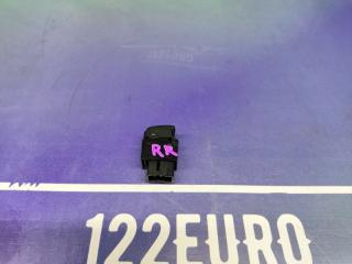 Фото запчасти кнопка стеклоподъемника задняя правая Hyundai Tucson 2006 Б/У запчасть Запчасть кнопка стеклоподъемника задняя правая Hyundai Tucson 2006