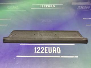 Запчасть накладка на порог задняя правая Mazda MPV 1996