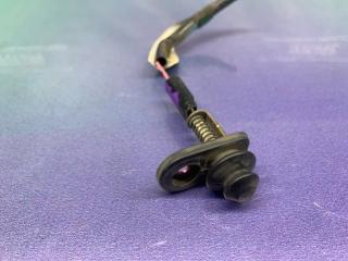 Запчасть концевик двери Mazda MPV 1996