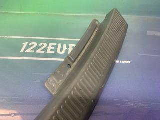 Накладка замка багажника RX300 2000 MCU15 1MZ-FE