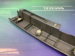 Накладка замка багажника RX300 2000 MCU15 1MZ-FE