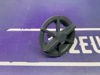 Фото запчасти крепление запасного колеса Kia Ceed 2011 Б/У запчасть Запчасть крепление запасного колеса Kia Ceed 2011