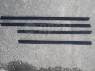 Молдинг стекла двери внутренний Honda CR-V