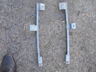 Направляющая стекла двери передняя Mitsubishi Delica D:5