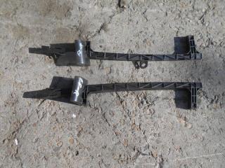 Направляющая стекла двери передняя Suzuki Escudo