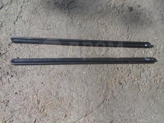 Молдинг стекла двери внутренний передний Suzuki Vitara