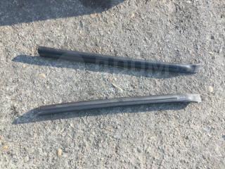 Уплотнитель между дверей вертикальный левый Toyota Allion