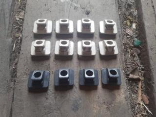 Запчасть клипса полки багажника Toyota Allion