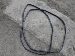 Запчасть уплотнительная резинка проема двери передняя левая Toyota Corolla Axio ноябрь 2017