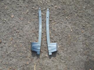 Направляющая стекла двери передняя Toyota Corolla Axio ноябрь 2017