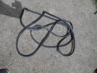 Запчасть уплотнительная резинка контура двери передняя Toyota Corolla Axio ноябрь 2017