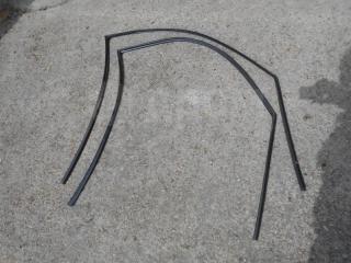 Запчасть уплотнитель стекла двери передний Toyota Corolla Axio ноябрь 2017