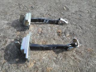 Запчасть ограничитель двери передний Toyota Corolla Axio ноябрь 2017