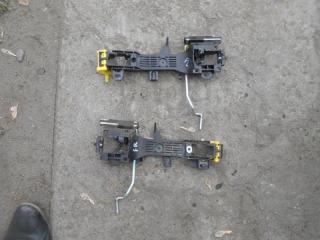 Запчасть кронштейн ручки двери наружной передний Toyota Corolla Axio ноябрь 2017