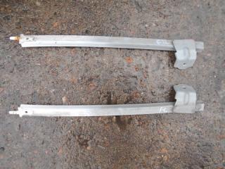 Направляющая стекла двери передняя Toyota Noah