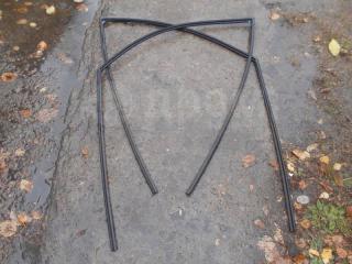 Запчасть уплотнитель стекла двери передний правый Toyota Noah