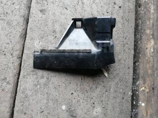 Запчасть заглушка полозьев сдвижной двери правая Toyota Noah