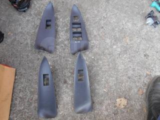 Запчасть накладка кнопки стеклоподъемника Toyota RAV4