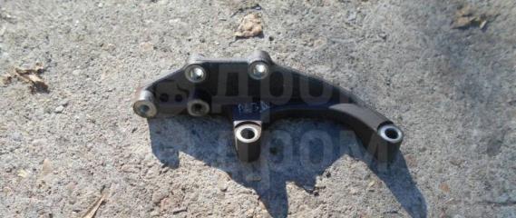 Кронштейн раздаточной коробки Toyota Noah