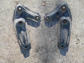 Запчасть крепление балки подвески переднее Toyota Noah