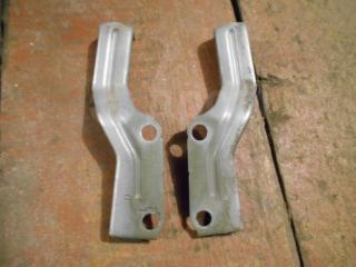 Запчасть крепление фары правое Toyota Avensis