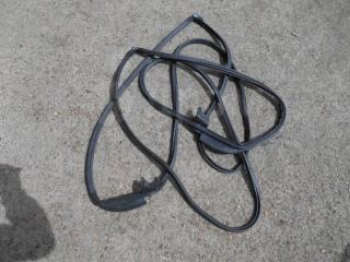 Запчасть уплотнитель контура двери задний Toyota Corolla Axio ноябрь 2017