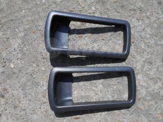 Запчасть накладка ручки складывания сидений задняя Toyota RAV4