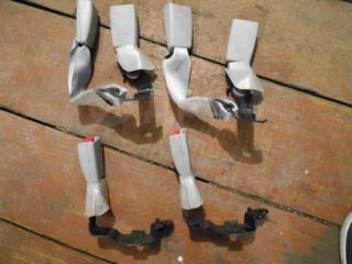 Запчасть замок ремня безопасности Toyota Avensis