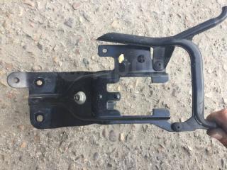 Запчасть крепление абсорбера топливных паров Toyota Avensis