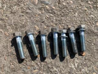 Болт крепления АКПП Toyota Corolla Axio ноябрь 2017