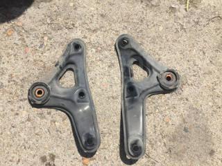 Запчасть крепление балки подвески переднее Toyota Avensis