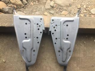 Запчасть крепление магнитолы Toyota Avensis