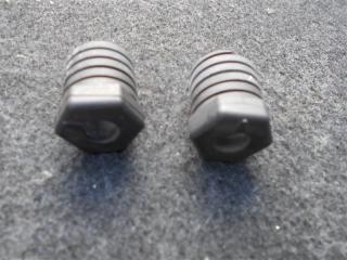 Фото запчасти отбойник двери багажника регулировочный Mitsubishi RVR 2019 контрактная запчасть Запчасть отбойник двери багажника регулировочный Mitsubishi RVR 2019