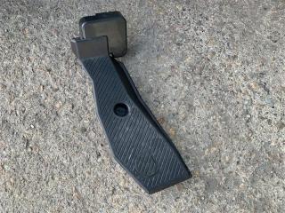 Фото запчасти подставка под ногу Mitsubishi RVR 2019 Б/У запчасть Запчасть подставка под ногу Mitsubishi RVR 2019