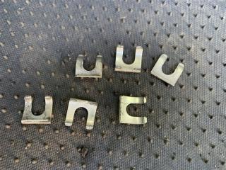 Фото запчасти фиксатор тормозного шланга Mitsubishi RVR 2019 Б/У запчасть Запчасть фиксатор тормозного шланга Mitsubishi RVR 2019