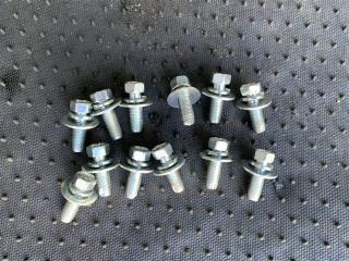 Фото запчасти болт крепления переднего сиденья Mitsubishi RVR 2019 контрактная запчасть Запчасть болт крепления переднего сиденья Mitsubishi RVR 2019