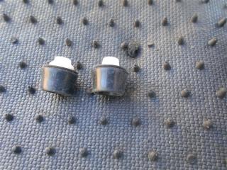 Запчасть отбойник капота внутренний Toyota Premio 2011