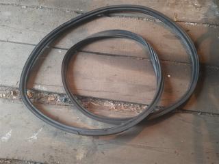 Запчасть уплотнитель крышки багажника Toyota Corolla Axio ноябрь 2017