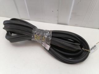 Запчасть уплотнитель багажника Subaru Forester