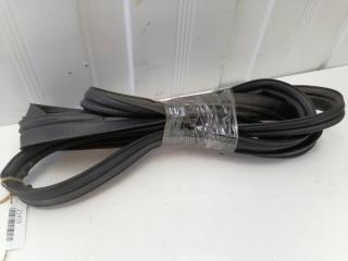 Запчасть уплотнитель багажника Subaru Forester