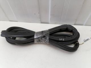 Запчасть уплотнитель багажника Subaru Forester