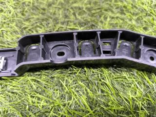 Кронштейн бампера передний правый Cherokee