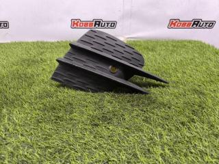 Накладка бампера передняя правая Mercedes E