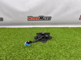 Запчасть замок капота Genesis G80