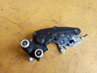 Крепление двери заднее правое HONDA ELYSION