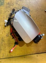 Фото запчасти лючок зарядного порта TOYOTA PRIUS PHV контрактная запчасть Запчасть лючок зарядного порта TOYOTA PRIUS PHV