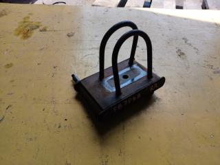 Запчасть стремянка рессоры задняя правая MITSUBISHI CANTER