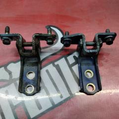 Петля двери передняя левая Mitsubishi Outlander 2003