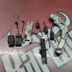 Механизм стояночного тормоза задний правый Toyota Wish 2010